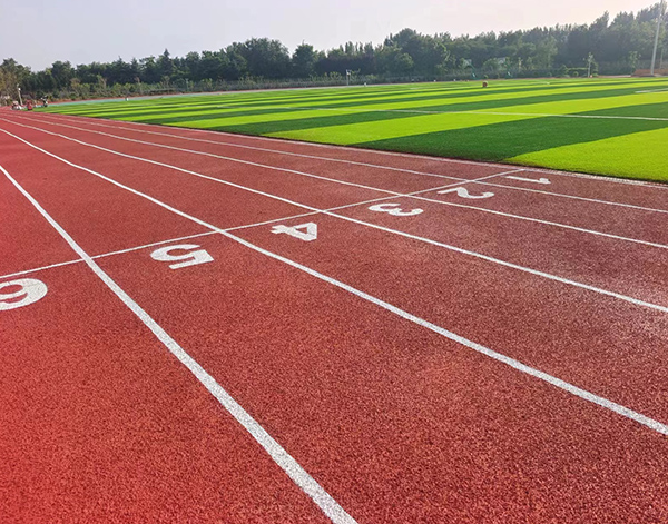 夏季高溫天氣下，塑膠跑道如何維護？